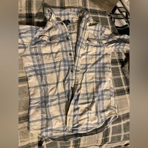 Men’s Small blue and white button up. 🩵🤍